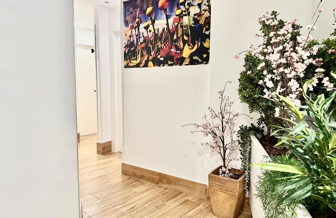 Ilustre - City-View Rooms with AC in Málaga's Old Town - Steps from Calle Larios&the Thyssen-1